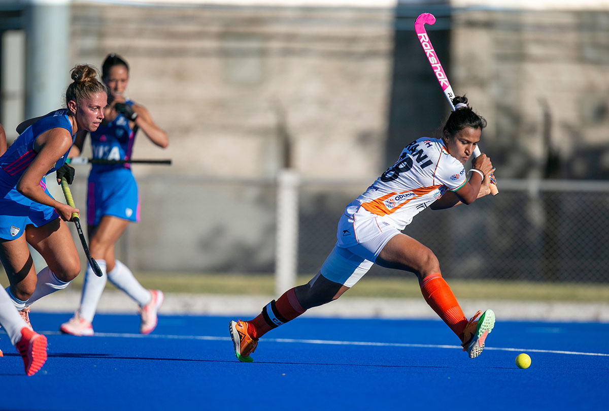 Rani Vs Arg Jurs - Rani rescues draw for Indian Eves - The Indian women's hockey team wasted a number of penalty corner chances before skipper Rani Rampal's fourth-quarter strike helped the visitors salvage a 1-1 draw against Argentina's junior side, here.